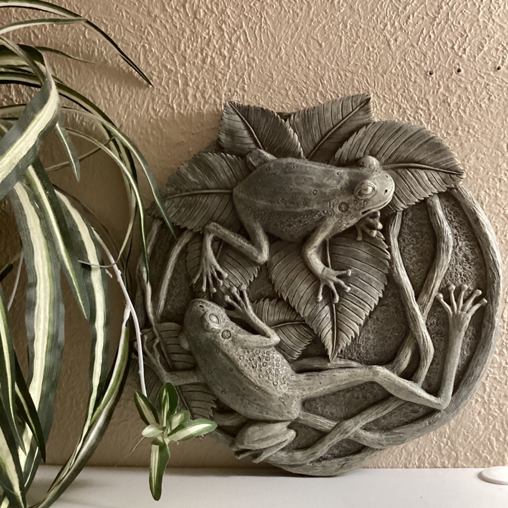 3D Frogs On Vines Round Hanging Step Stone Garden Plaque Decor Matte Slate Green - Picture 4 of 16